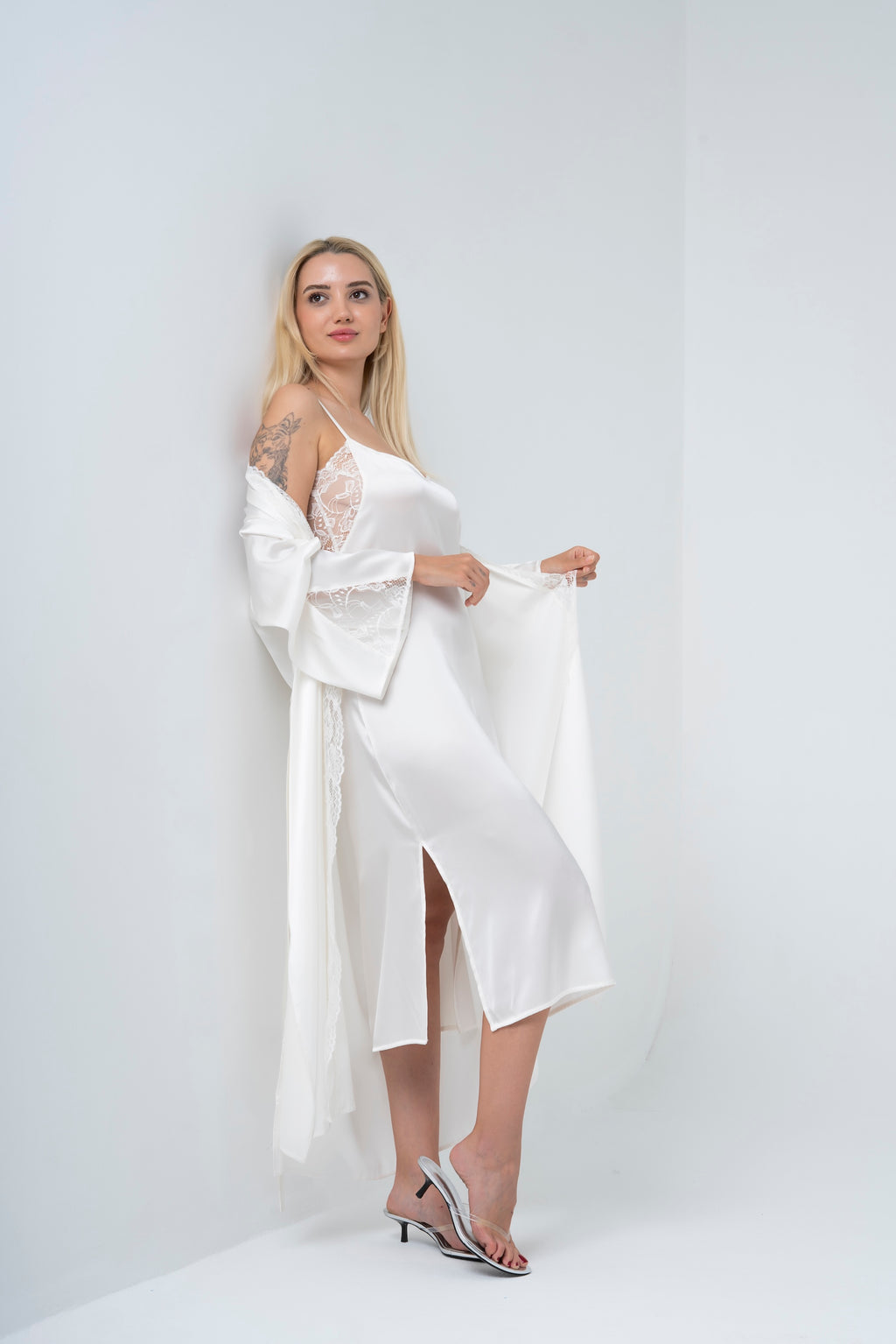 KILN Dantelli Kimono — Kırık Beyaz