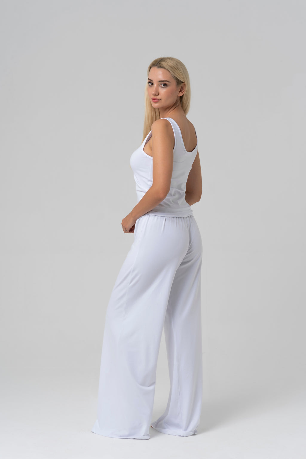 LUSH Atlet — Beyaz