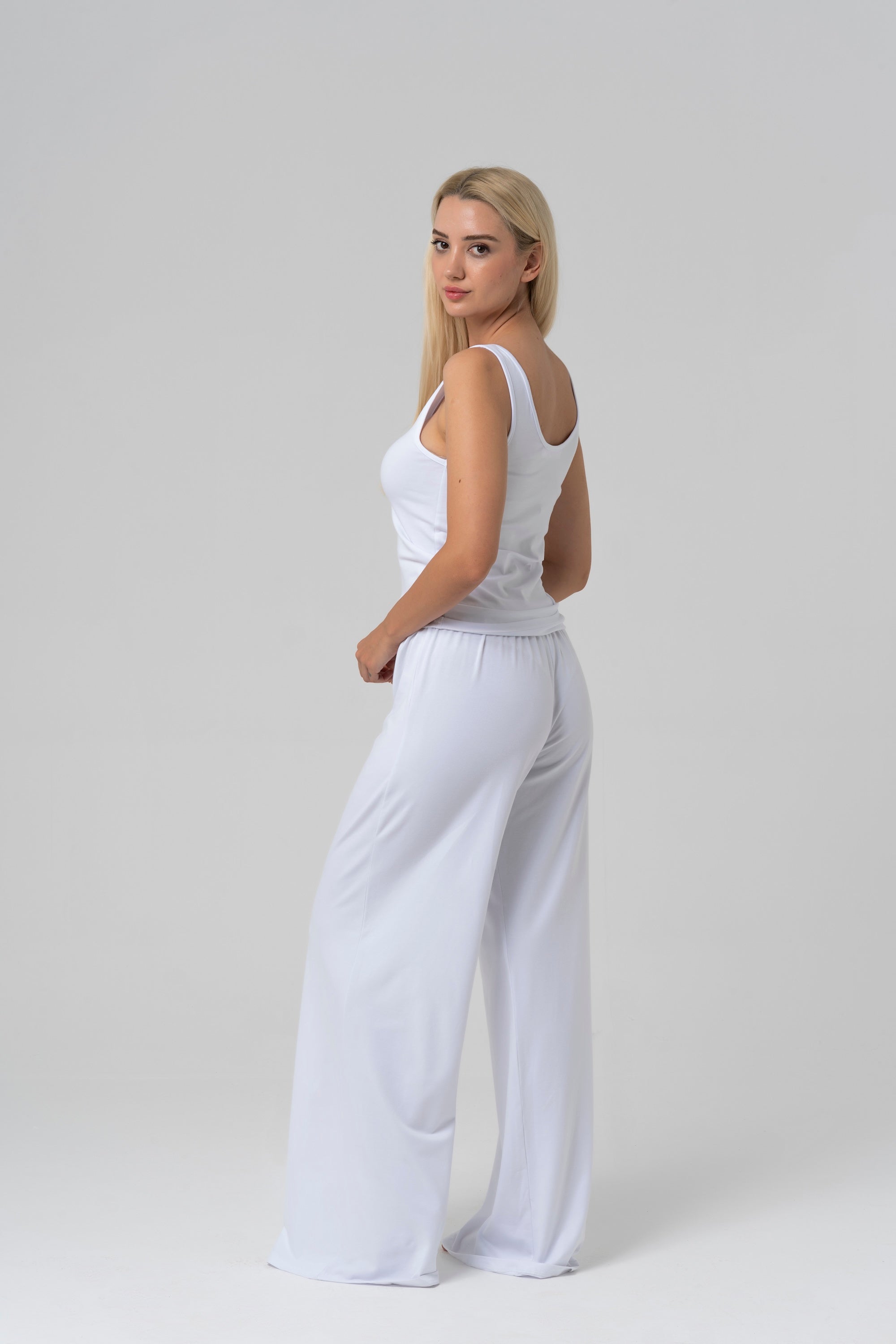 LUSH Atlet — Beyaz